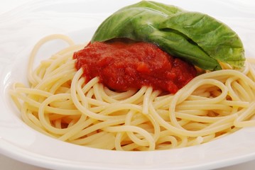 spaghetti al pomodoro e basilico