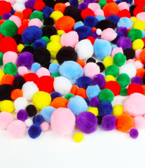 Bunte Kugeln aus Plüsch