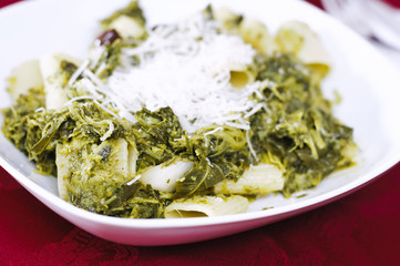 Pasta con cime di rapa e pecorino romano