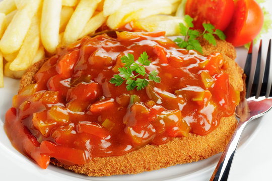 Zigeunerschnitzel mit Pommes frites