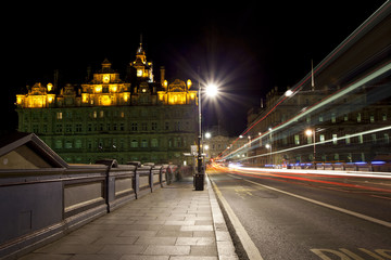 Fototapeta na wymiar Edynburg w nocy
