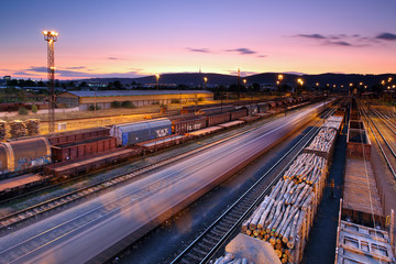 Fototapeta na wymiar Transport ciężarowy z pociągów i kolei