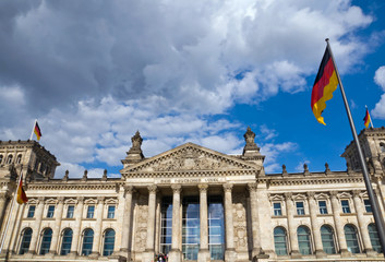 Obraz premium Reichstag with German flags