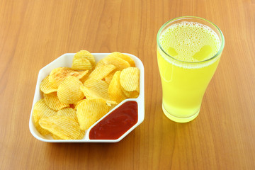 Potato chip and beverage on table