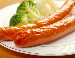 Sausages with broccoli and cauliflower