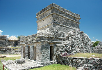 MONUMENTO ARQUEOLOGICO TULUM