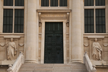 Fototapeta na wymiar Palais de Justice w Paryżu