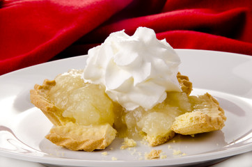 apple crumble muffin with cream