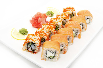 суши с красной рыбой и икрой