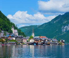 Naklejka premium Beautiful summer Alpine Hallstatt Town