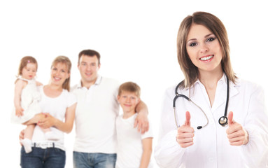 Obraz premium A young and smart female doctor in front of a happy family