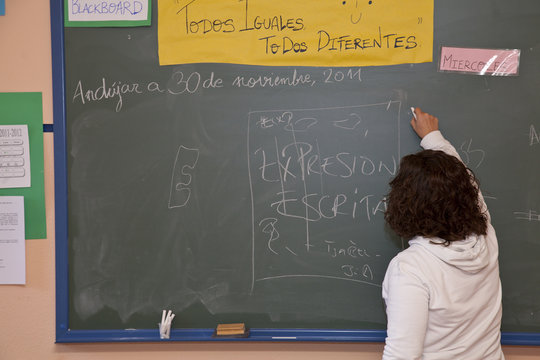 Maestra en la clase