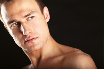 Obraz premium Portrait of a naked muscular man