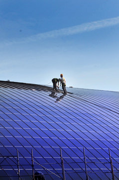 Installazione pannelli solari sul tetto