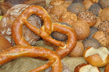 Brezel und Brötchen