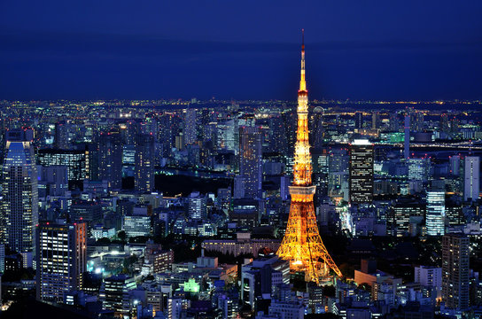 Tokio Tower in der blauen Stunde