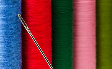 Nähnadel und Garn