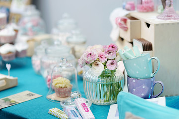 Fancy blue and pink table set
