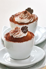 2 Schokoladen-Sahne-Cupcakes