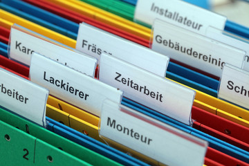 Eine bunte Karteisammlung verschiedener Berufe