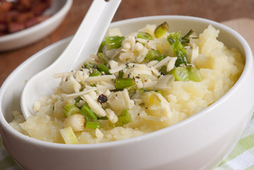 Mashed potatoes with cheese and spring onions