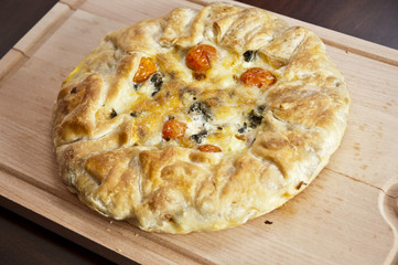 Torta salata con bieta costa, uova e pomodorini ciliegini