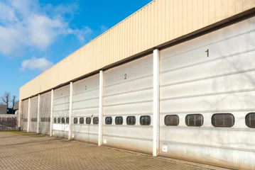 Cercles muraux Bâtiment industriel industrial doors