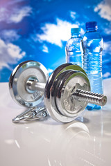 Obraz na płótnie Canvas fitness barbell and water