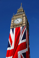 Fototapeta na wymiar Big Ben z flagą Anglii, Londyn, UK