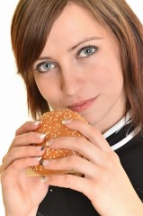 femme avec hamburger