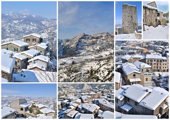 Paese di collina sotto la neve