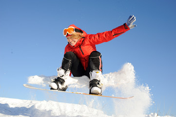 Fototapeta na wymiar kobieta snowboarding
