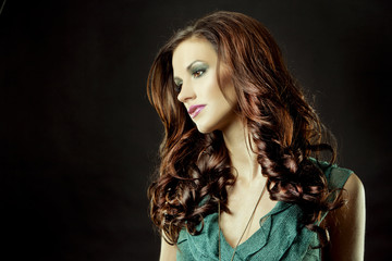 Fototapeta premium brunette and green dress