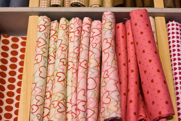 Telas con motivos rosas