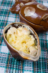 Baked potato with meat