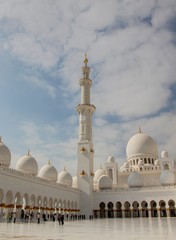 Fototapeta na wymiar mosquée d'abu dhabi