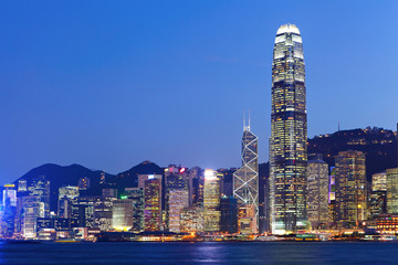 Naklejka premium Hong Kong skyline at night