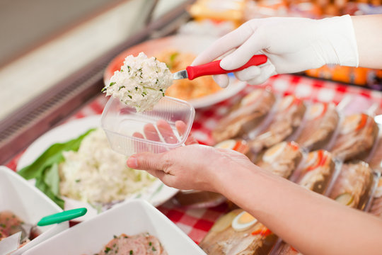 Arbeiten in einer Metzgerei oder Fleischerei