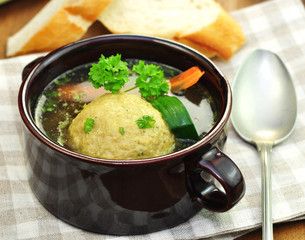 Suppe mit  Knödel