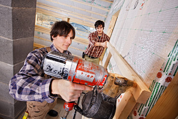 studwork: fixing the battens to the studs