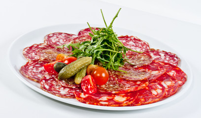 Italian sausage assorted with tomato, cucumber and ruccola