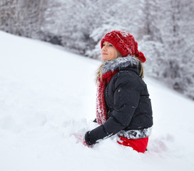 Fototapeta na wymiar Young woman having fun in the snow