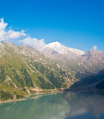 Naklejka na ściany i meble panorama Big Almaty Lake w trudnej ALATAUA