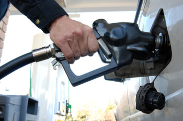 Filling gas tank
