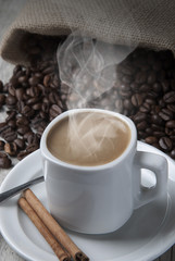 Un café caliente a cualquier hora es bueno.