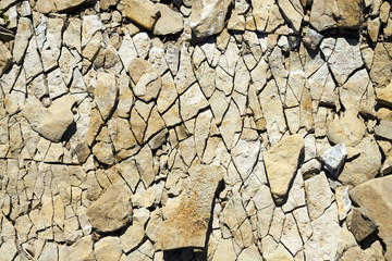 Трещиноватость горных пород. Натуральный камень известняк. Известняк горная порода. Лёсс осадочная горная порода. Трещиноватые известняки.