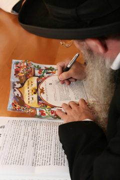 Rabbi signs contract between the newlyweds on the Jewish wedding