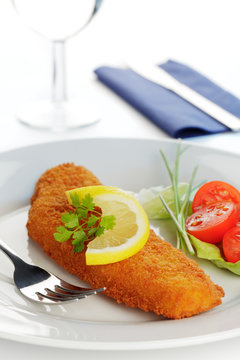 Gebackenes Seelachsfilet mit Zitrone