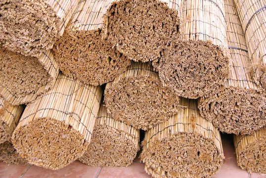 Mats of reed in roles