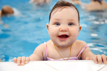 Obraz premium baby swimming